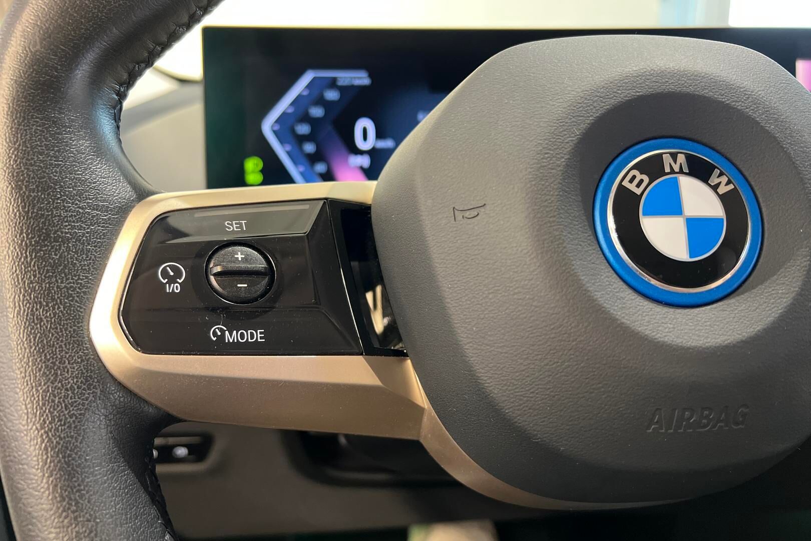 BMW IX iso kuva 31