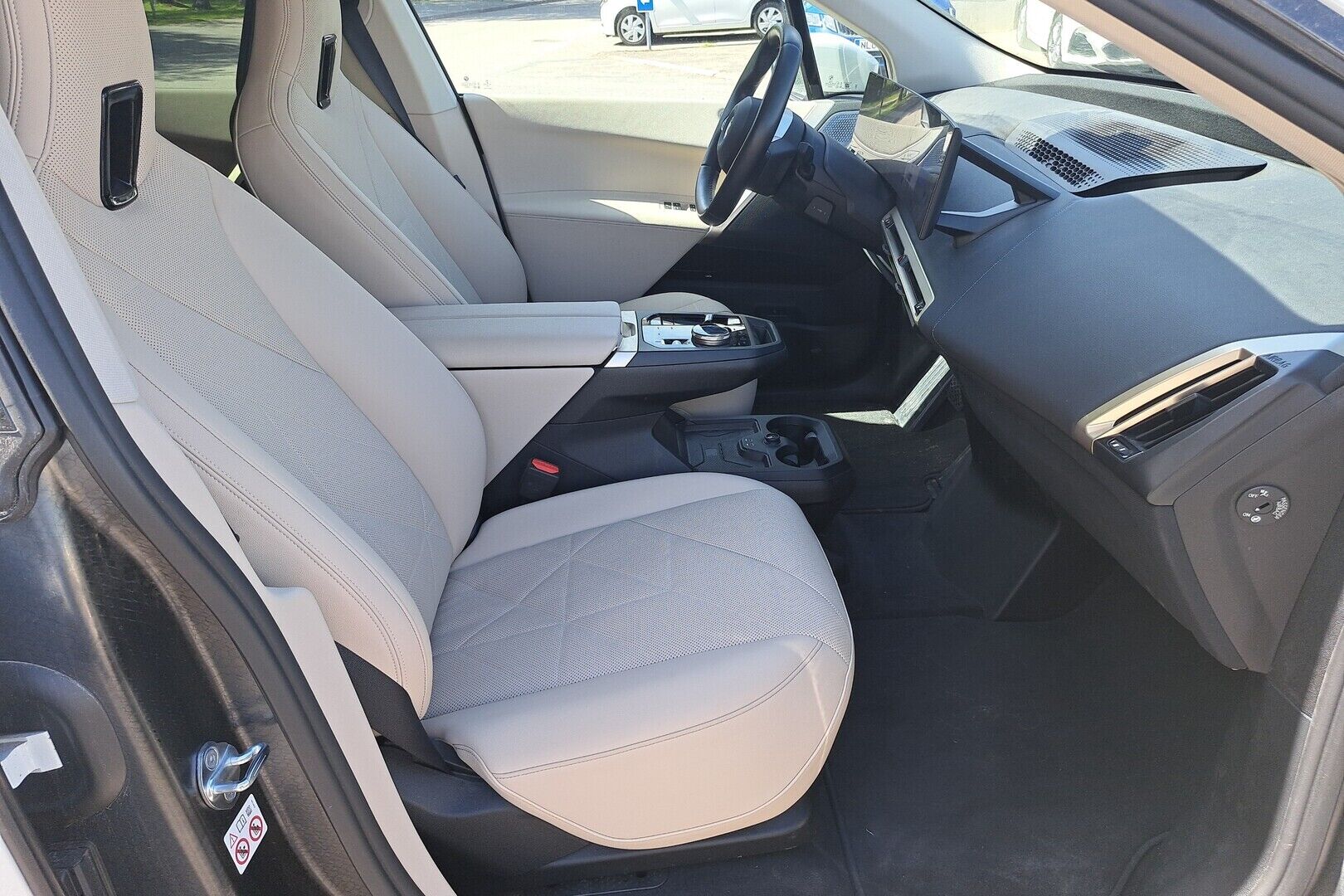 BMW IX iso kuva 3