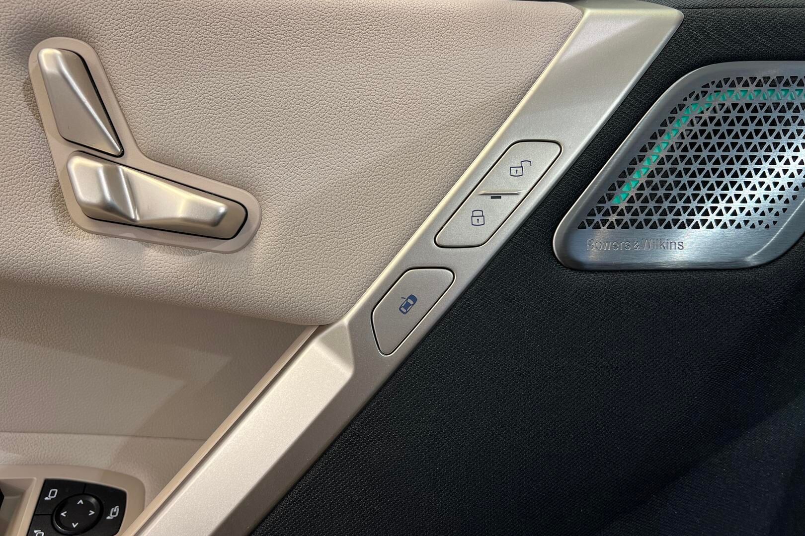 BMW IX iso kuva 10