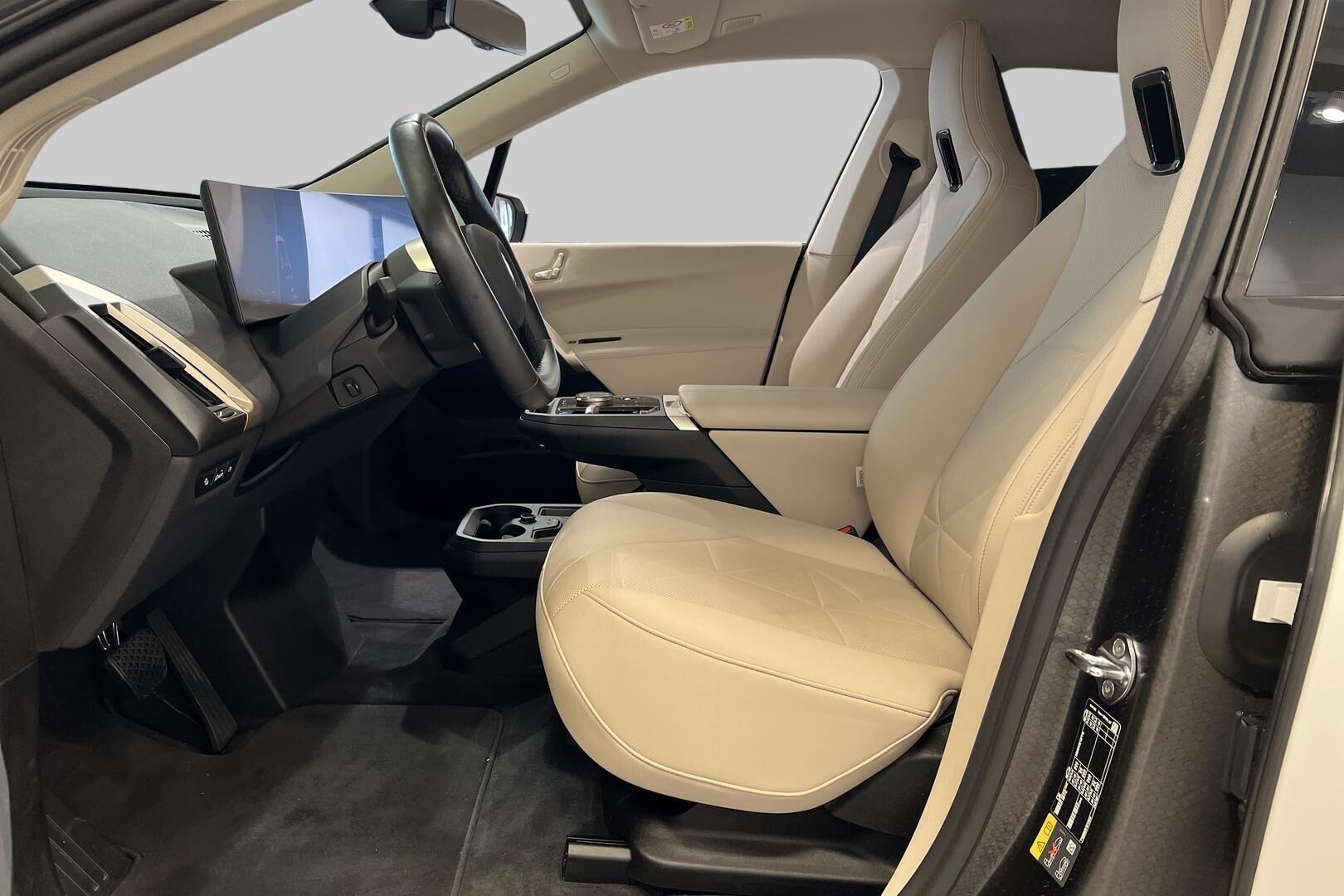 BMW IX iso kuva 18