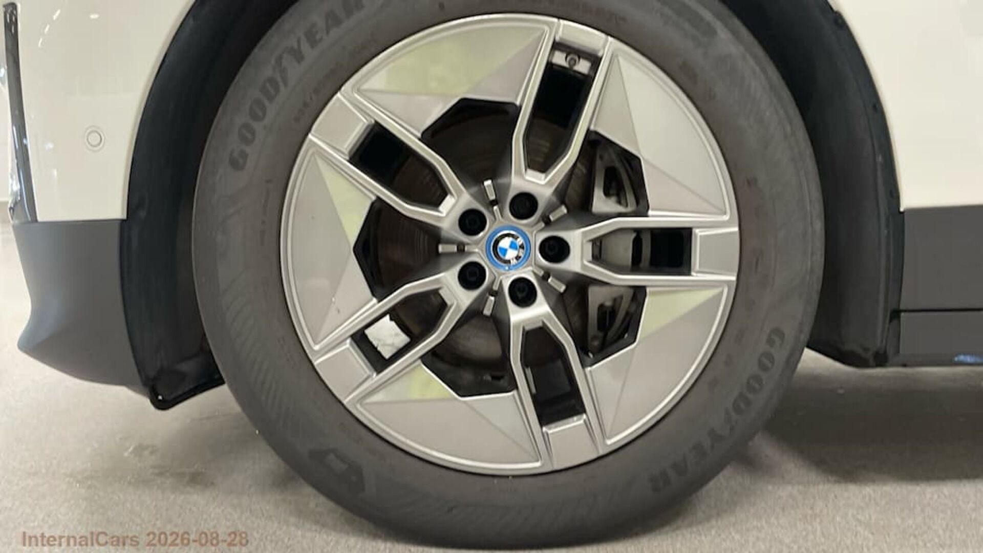 BMW IX iso kuva 12