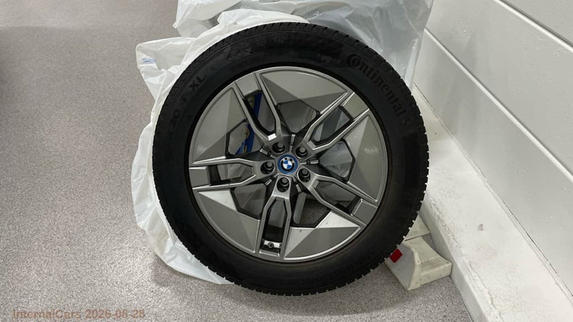 BMW IX iso kuva 8
