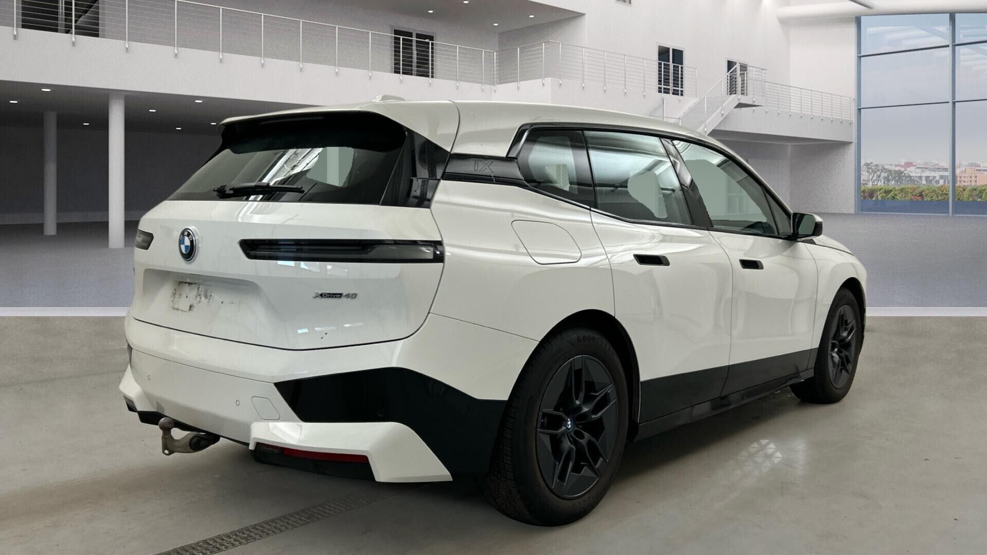 BMW IX iso kuva 1