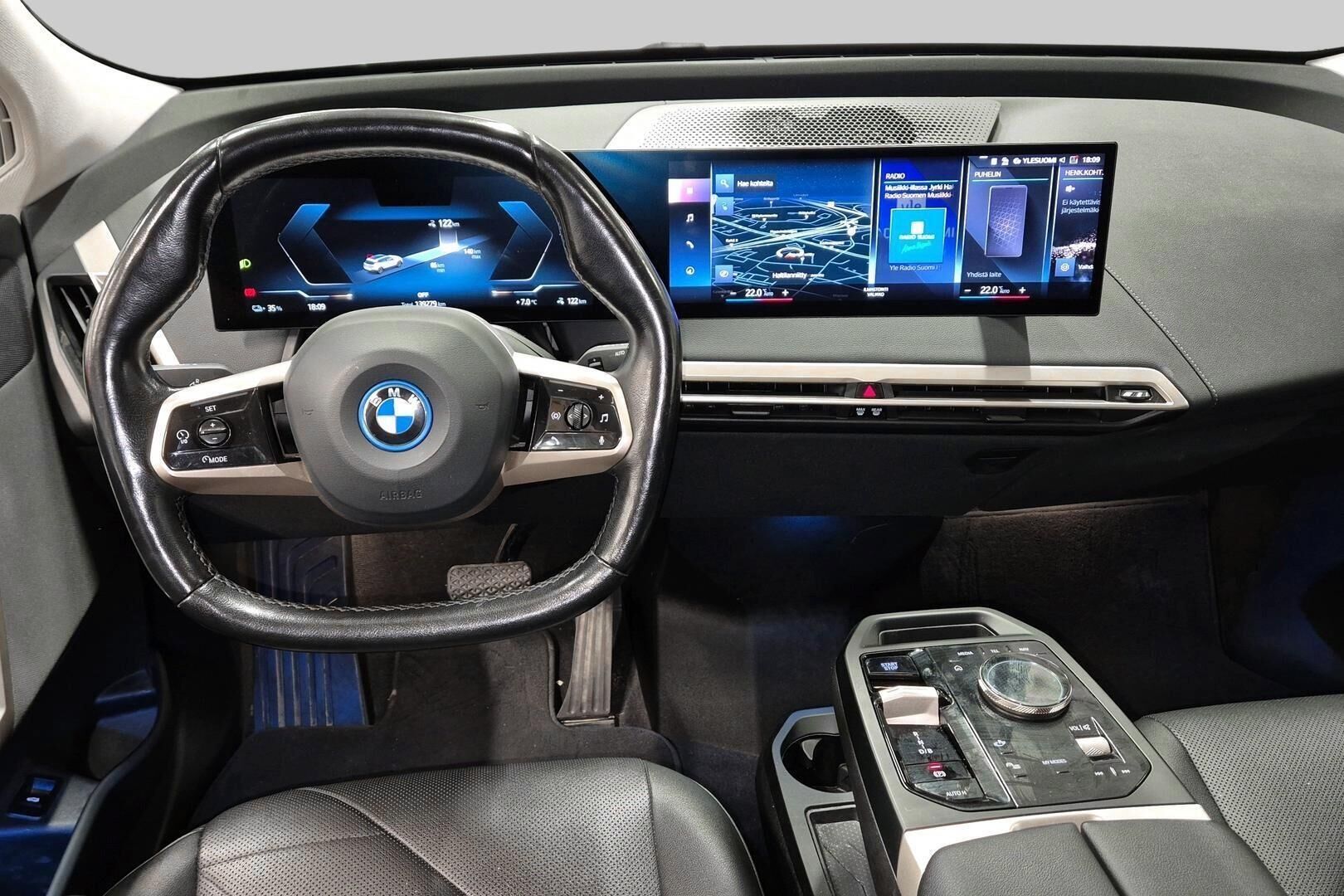 BMW IX iso kuva 2
