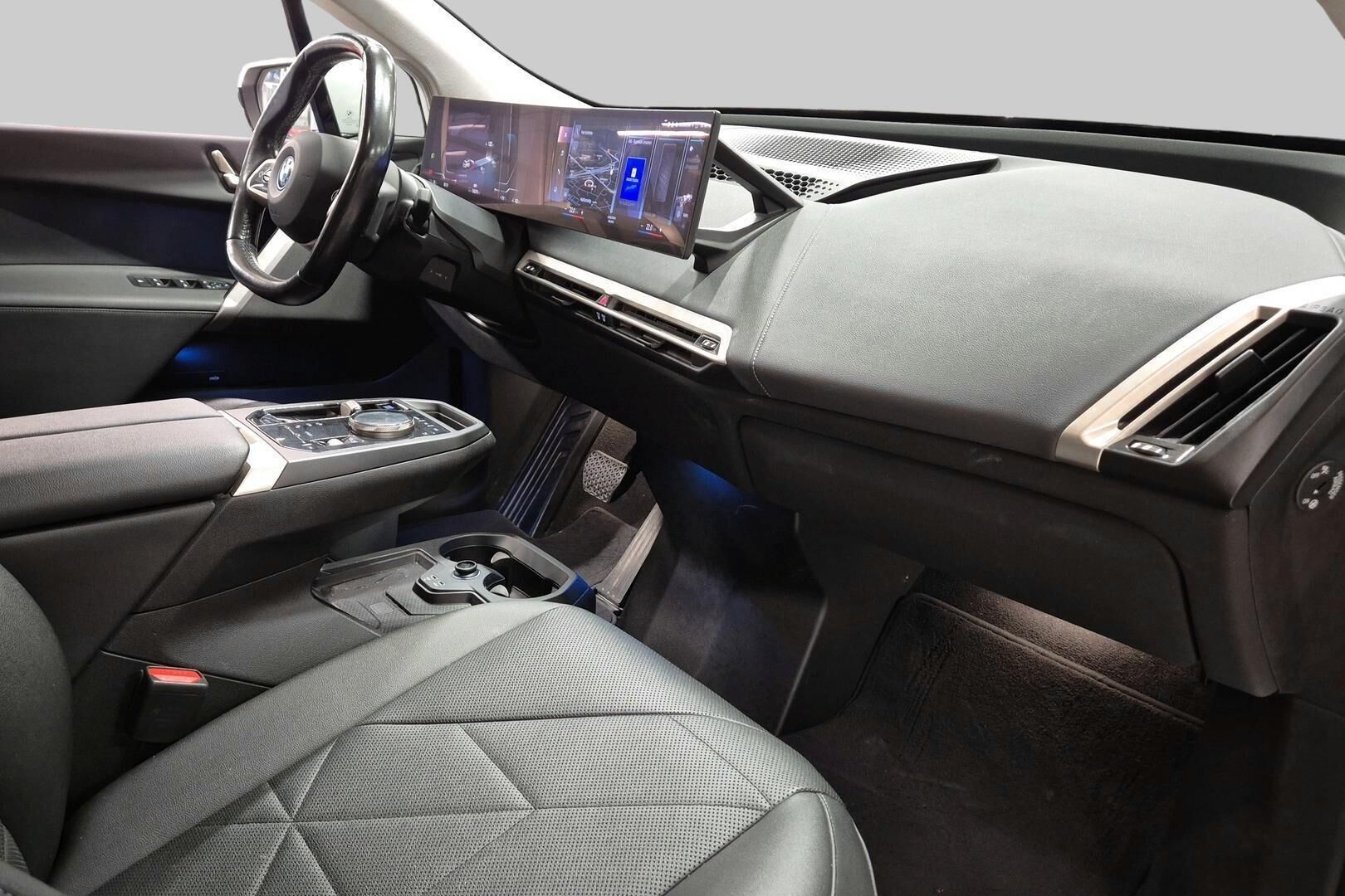 BMW IX iso kuva 5