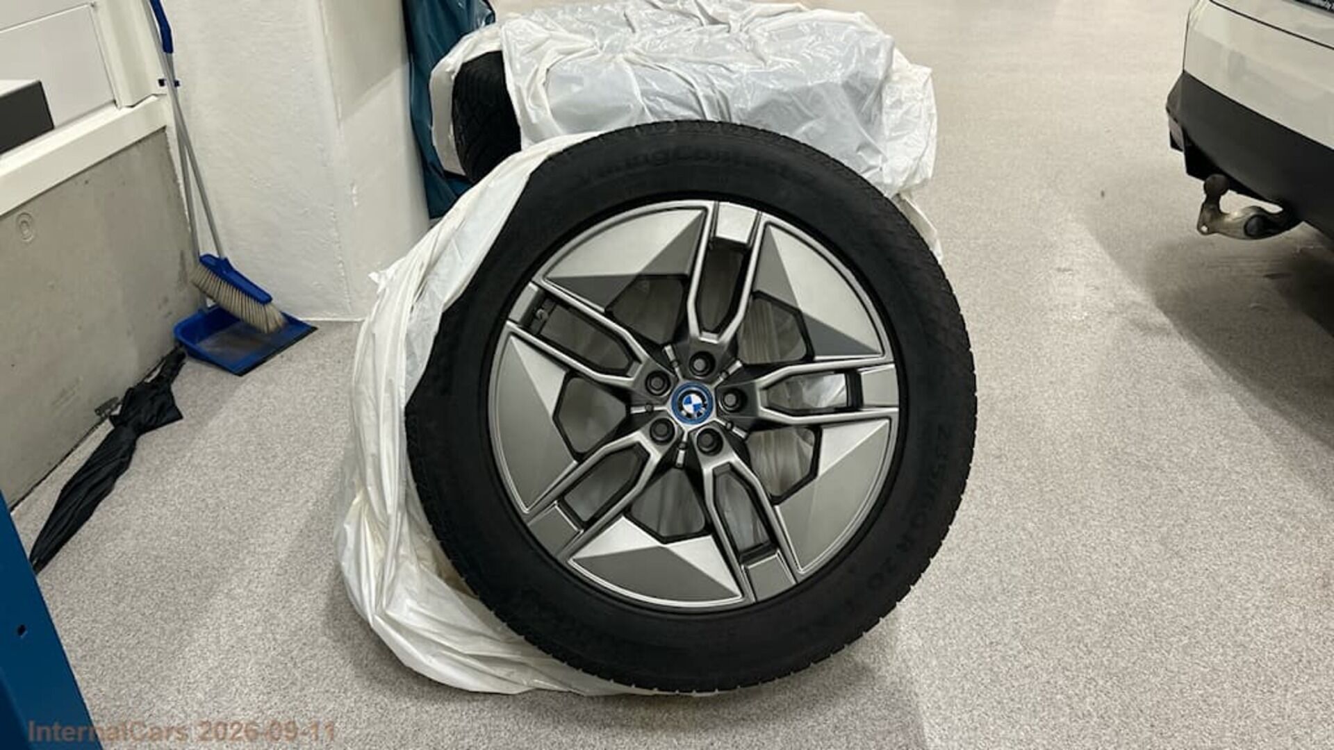 BMW IX iso kuva 8
