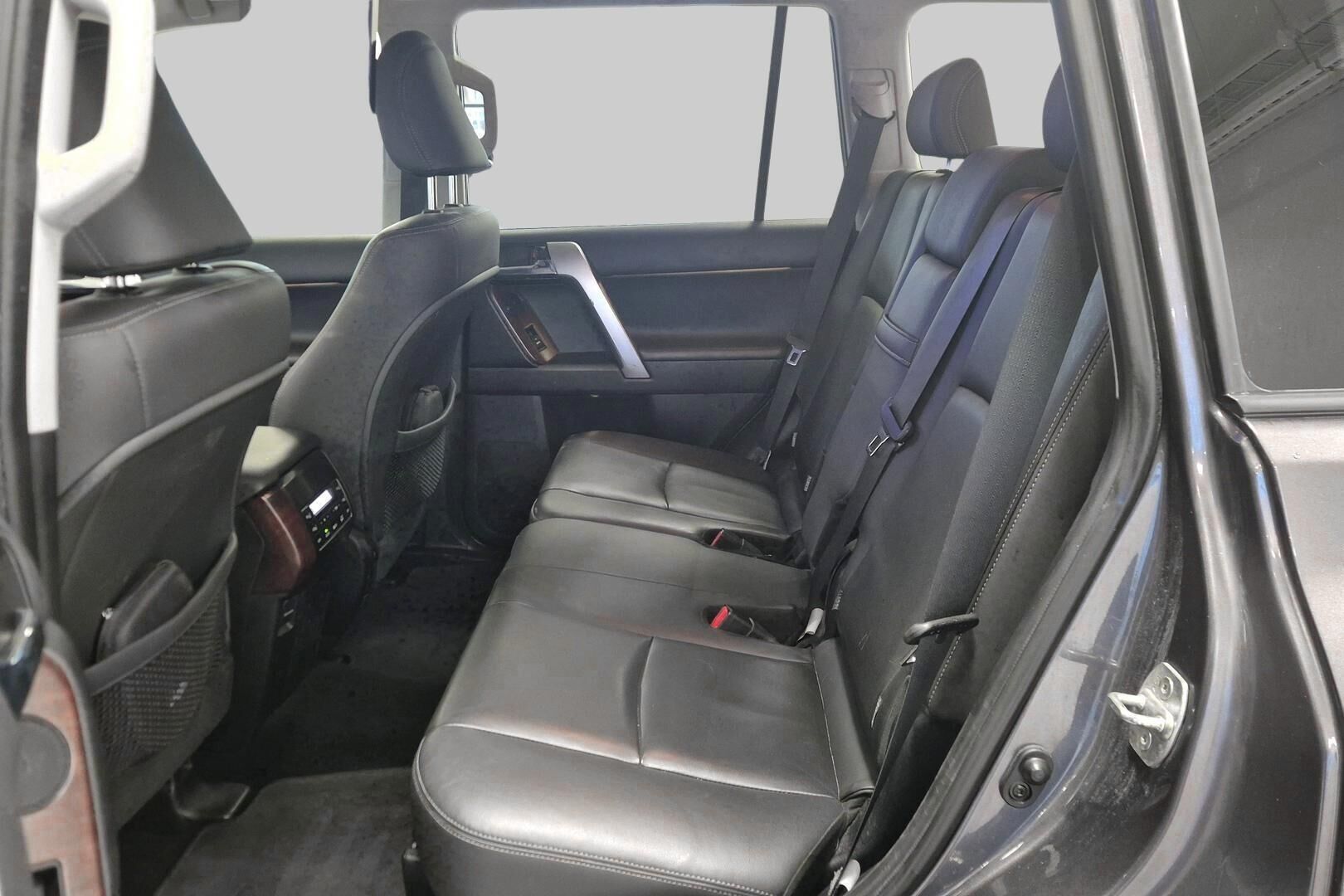 Toyota Land Cruiser 2016, kuva 7/28