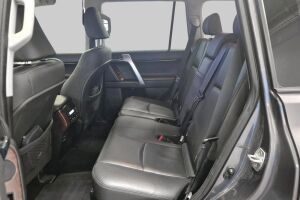 Toyota Land Cruiser esikatselu 8