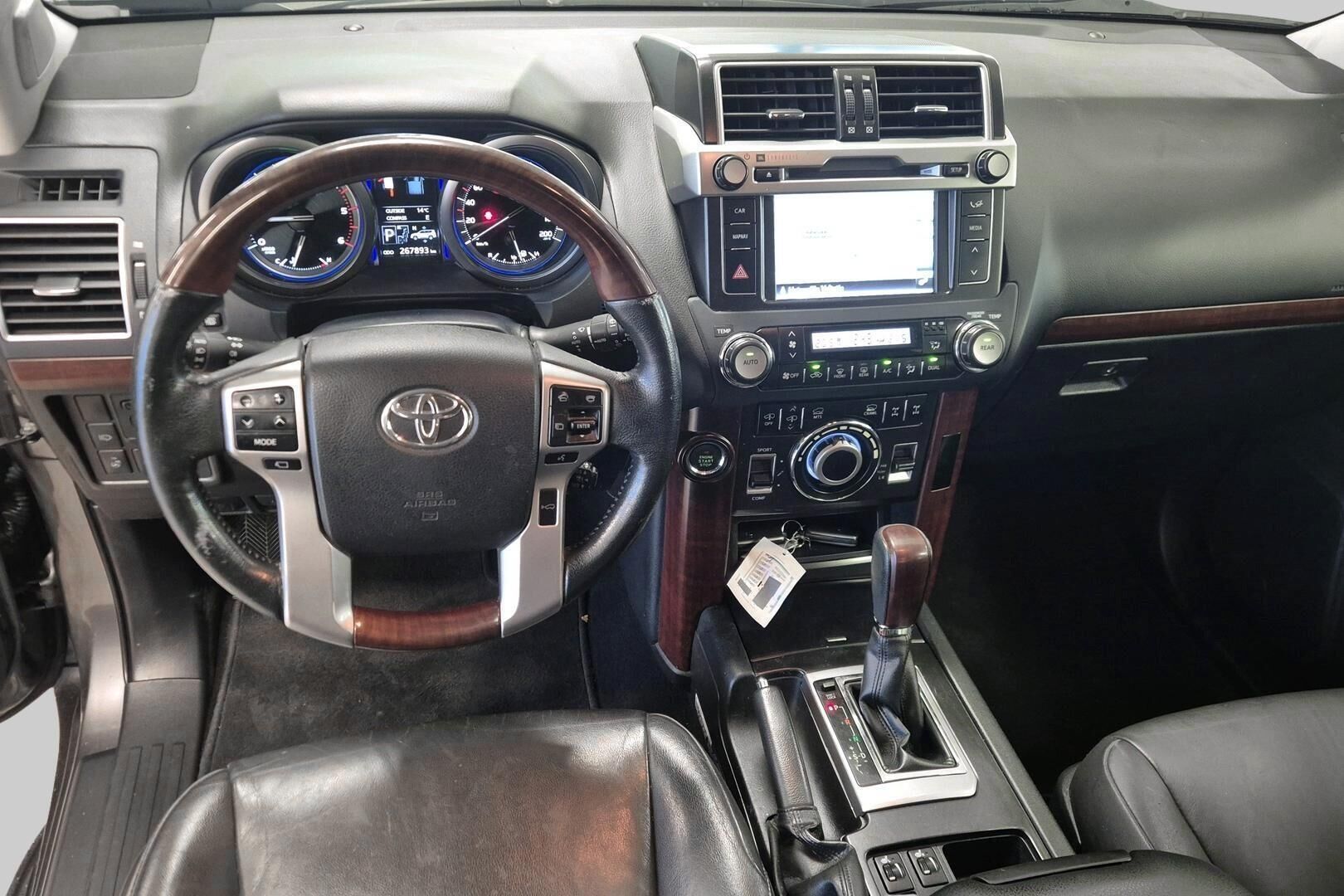 Toyota Land Cruiser iso kuva 9