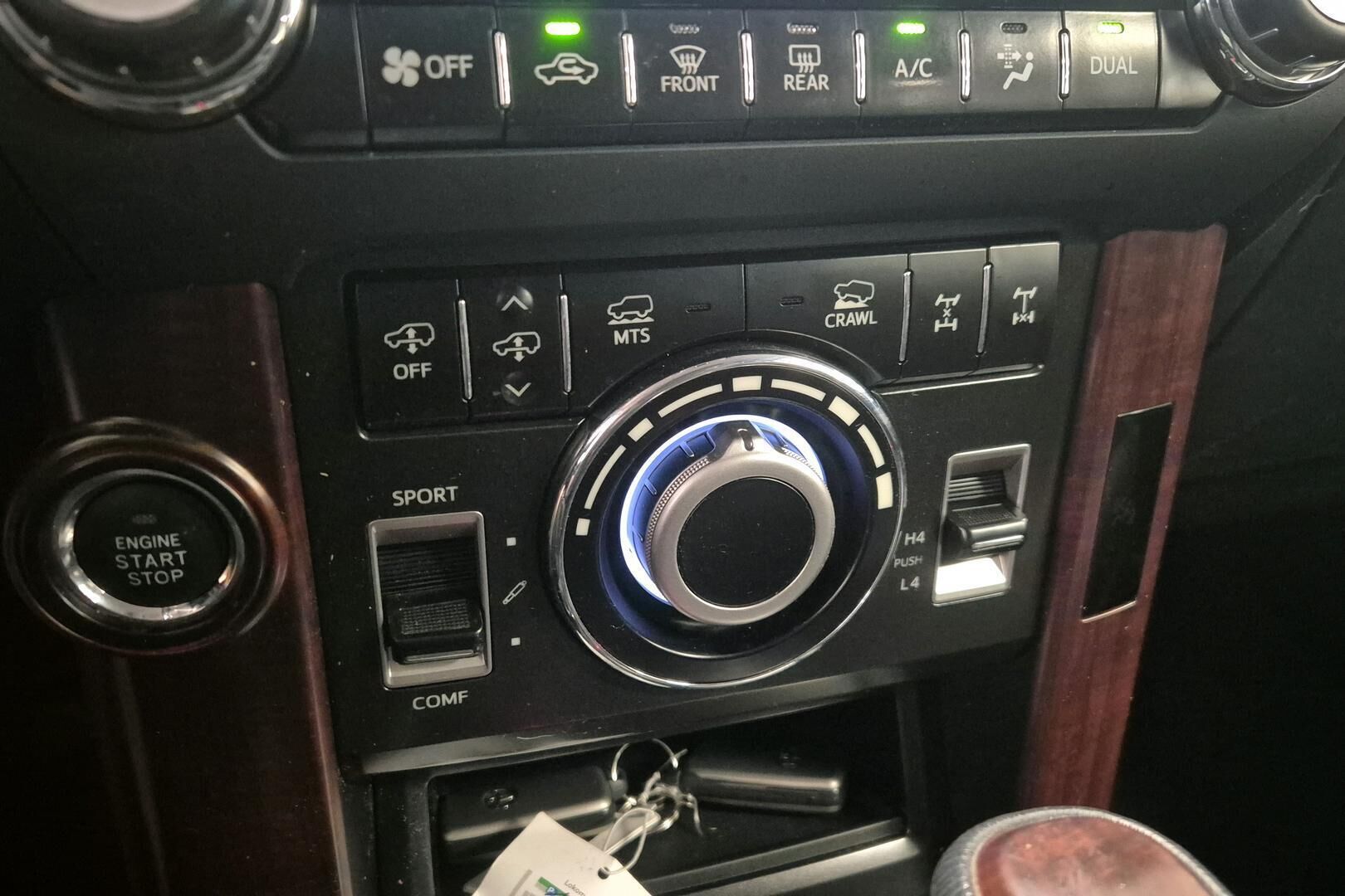 Toyota Land Cruiser iso kuva 25