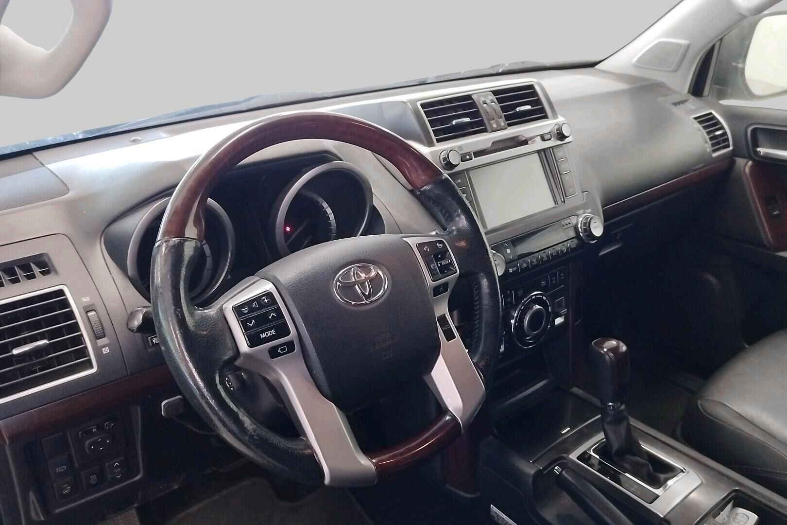Toyota Land Cruiser iso kuva 2