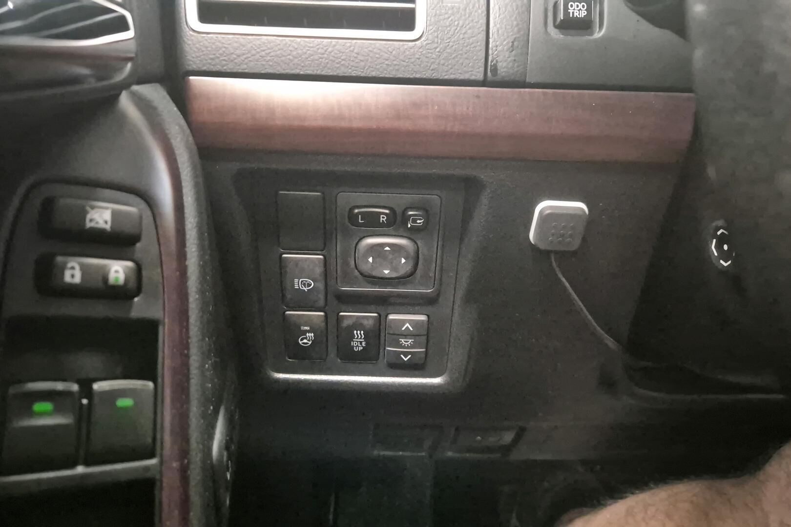 Toyota Land Cruiser iso kuva 17