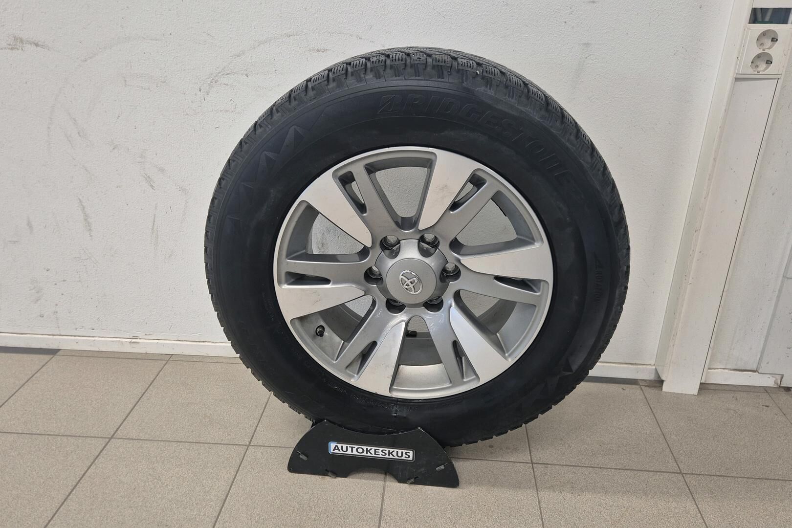 Toyota Land Cruiser iso kuva 20