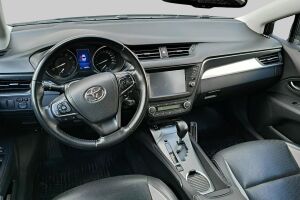 Toyota Avensis esikatselu 2