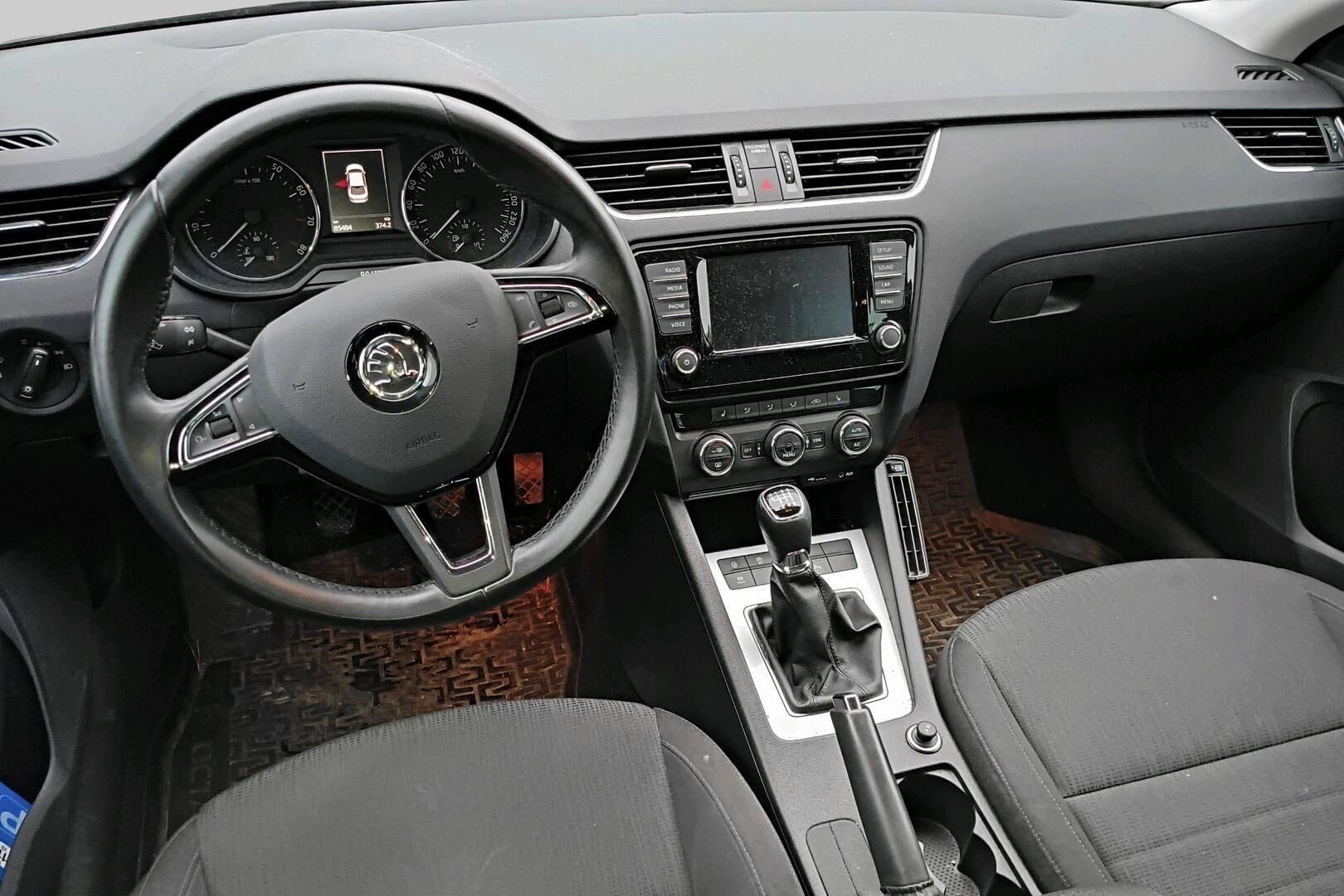 Skoda Octavia iso kuva 2