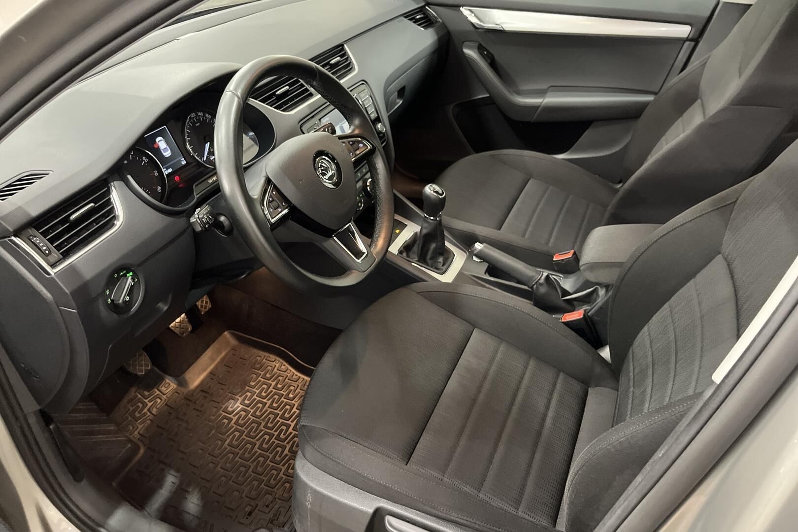 Skoda Octavia iso kuva 3