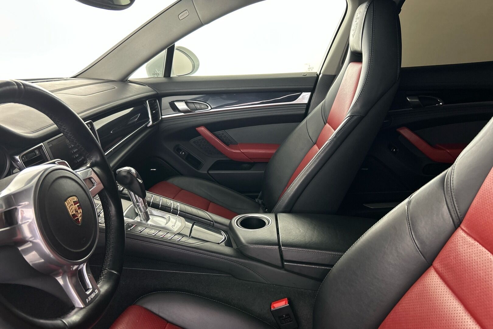 Porsche Panamera iso kuva 11
