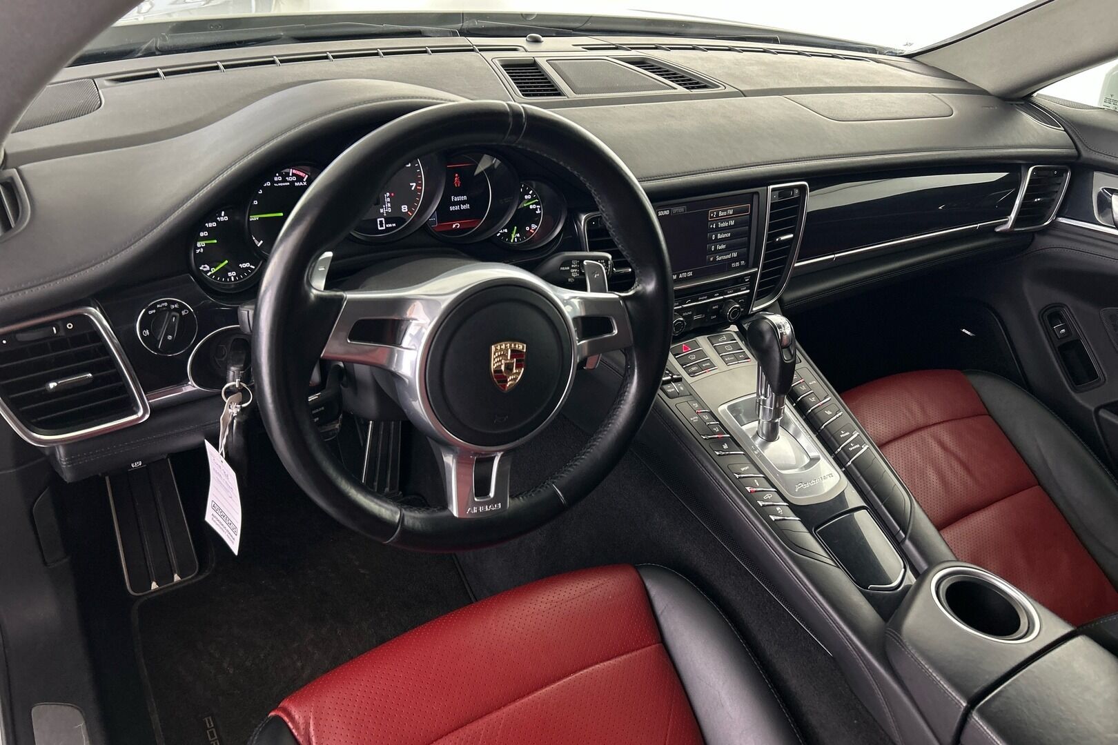 Porsche Panamera iso kuva 7