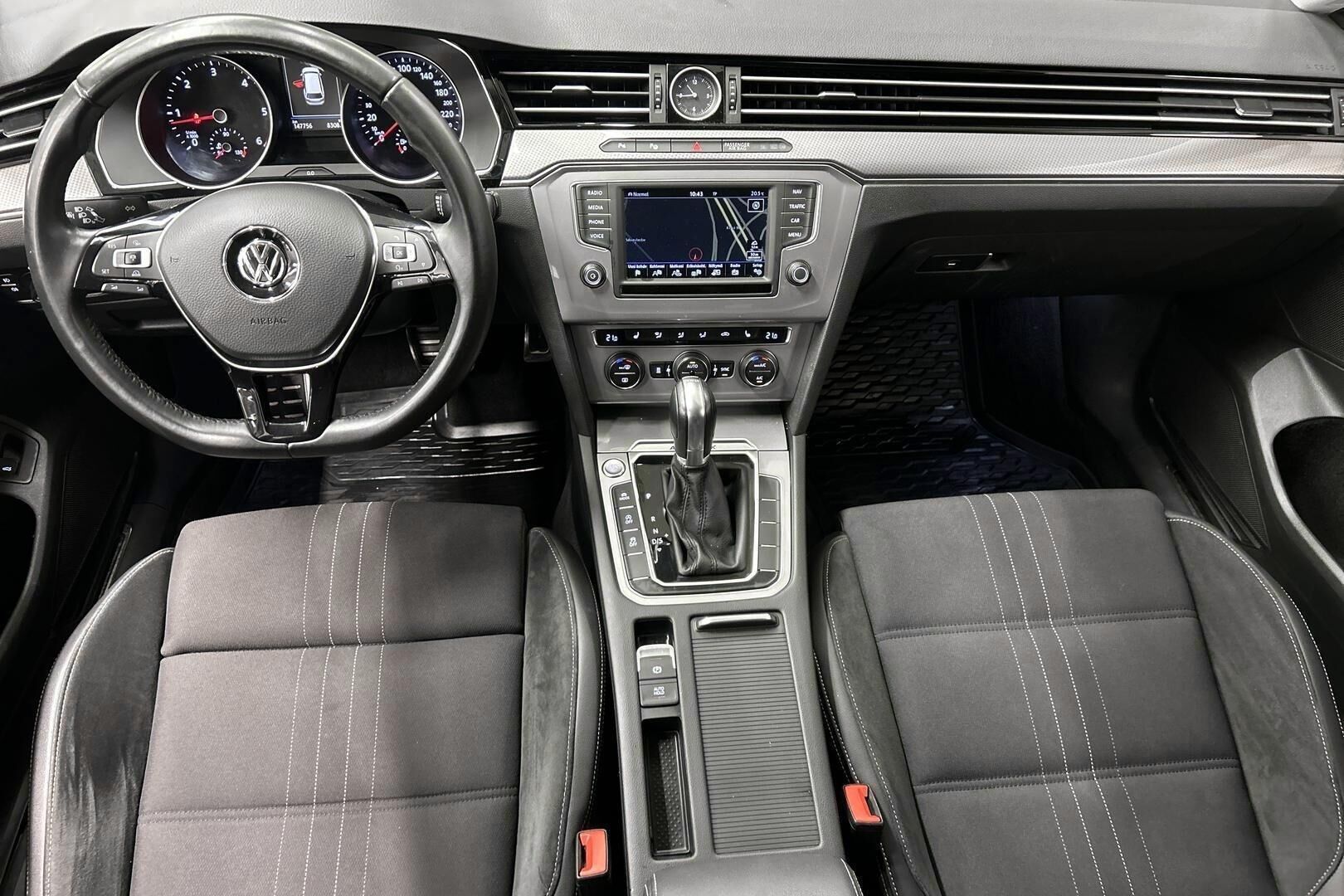 Volkswagen Passat iso kuva 11