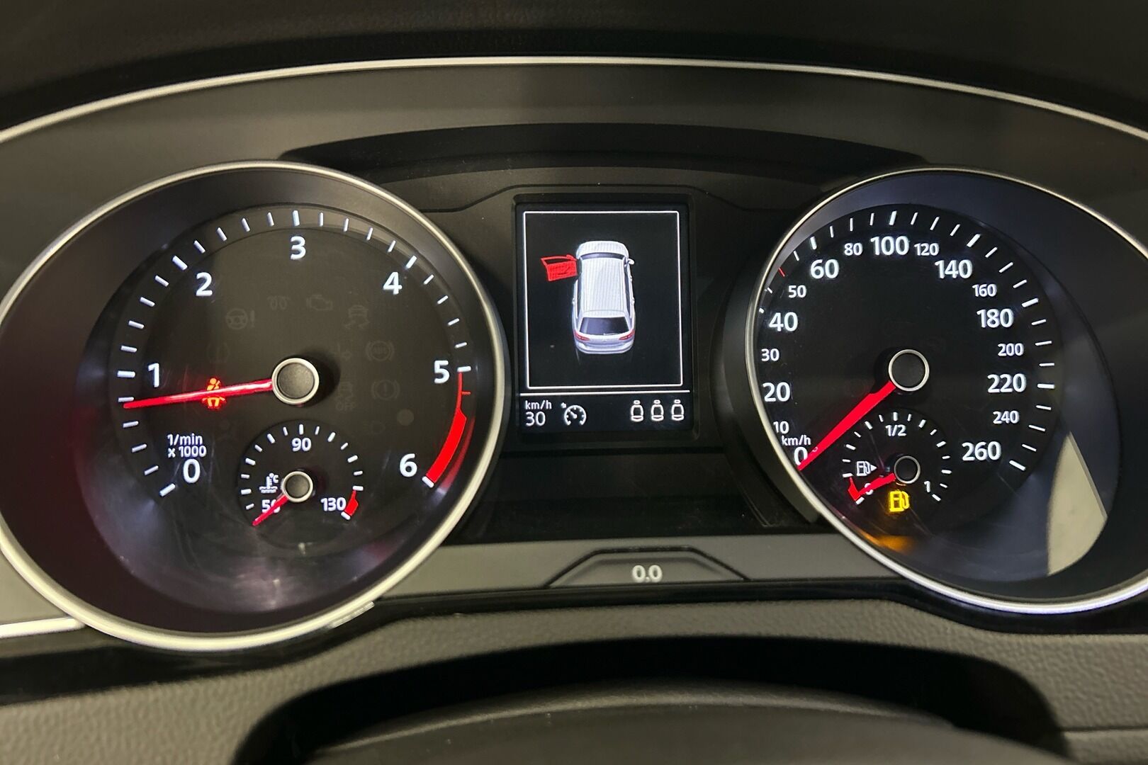 Volkswagen Passat iso kuva 12