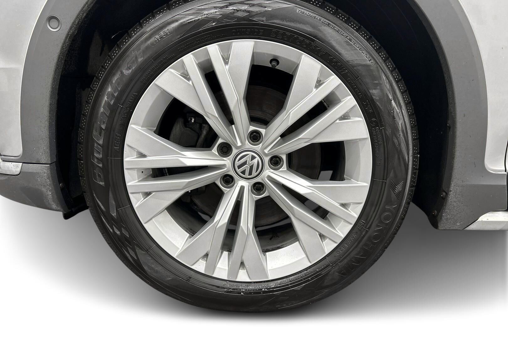 Volkswagen Passat iso kuva 13