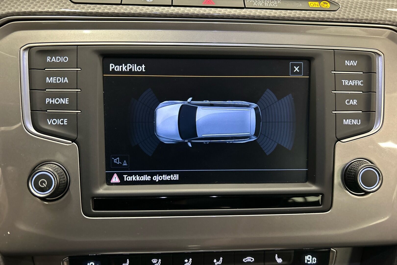 Volkswagen Passat iso kuva 14