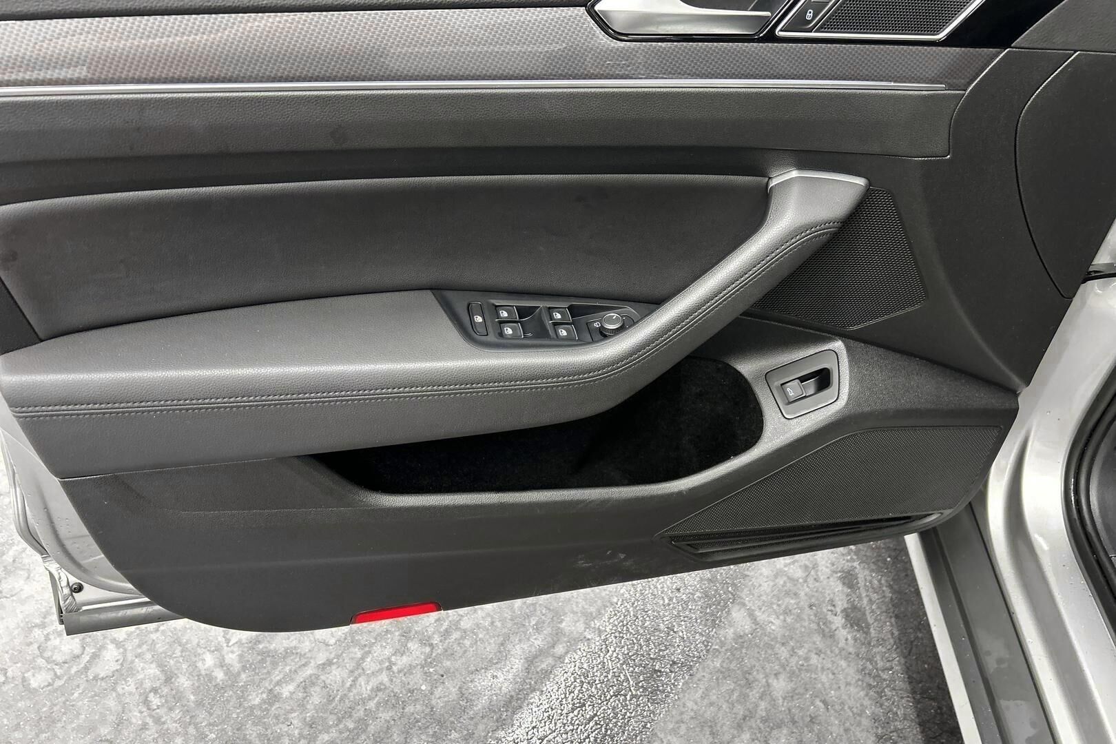 Volkswagen Passat iso kuva 14