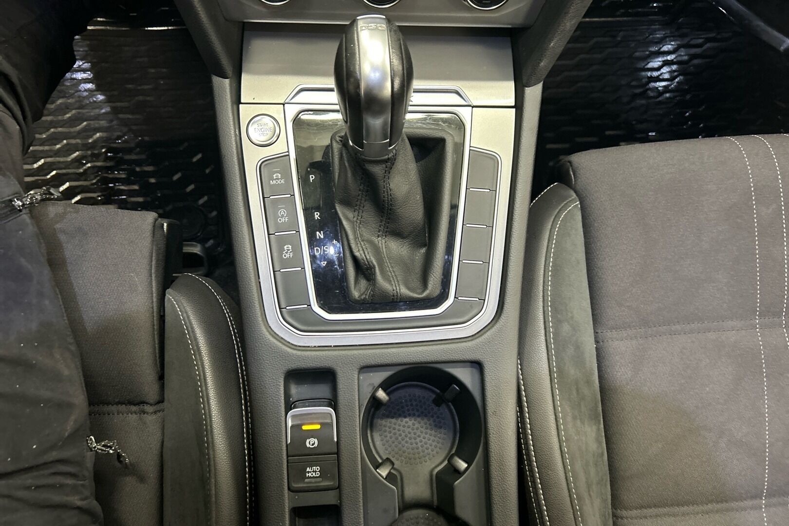 Volkswagen Passat iso kuva 15