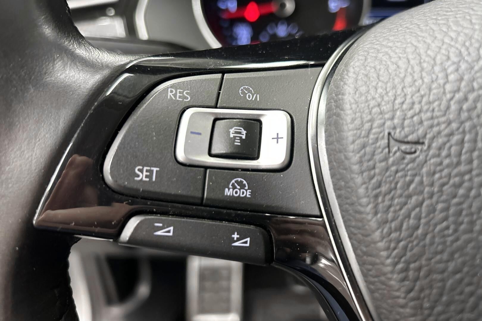 Volkswagen Passat iso kuva 16