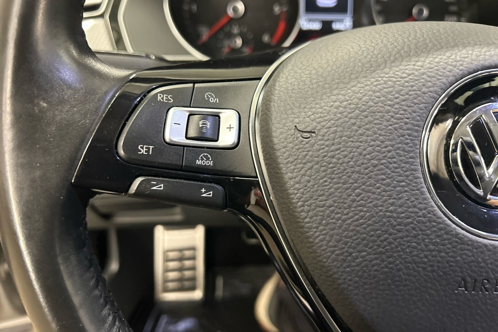 Volkswagen Passat iso kuva 17