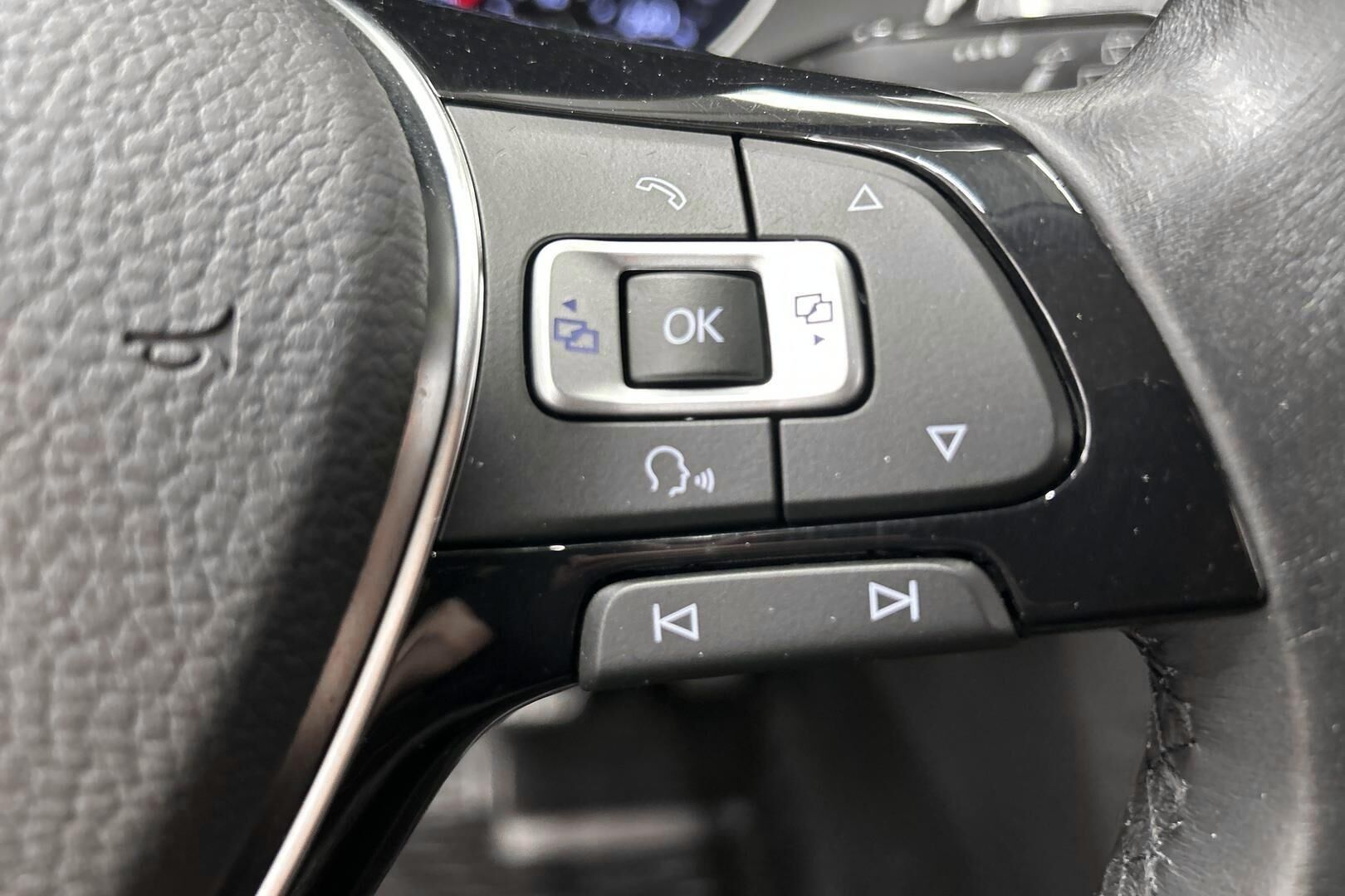 Volkswagen Passat iso kuva 17
