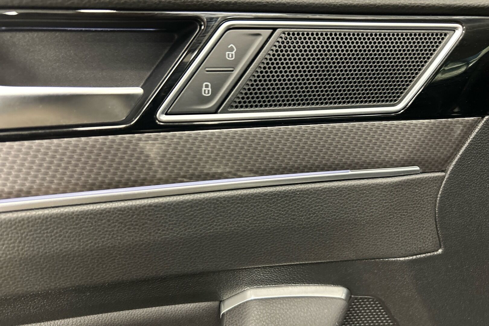 Volkswagen Passat iso kuva 21