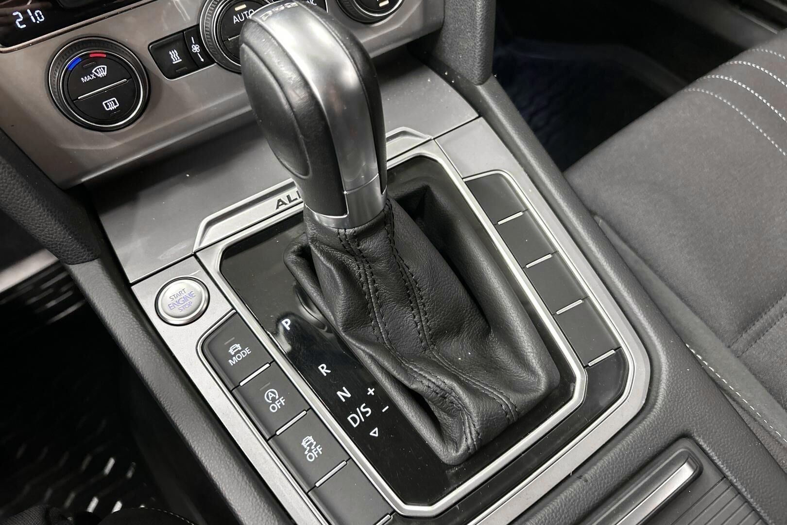 Volkswagen Passat iso kuva 24