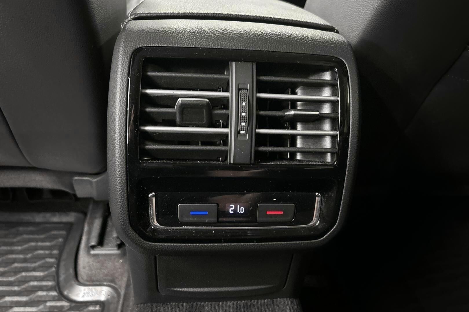 Volkswagen Passat iso kuva 25