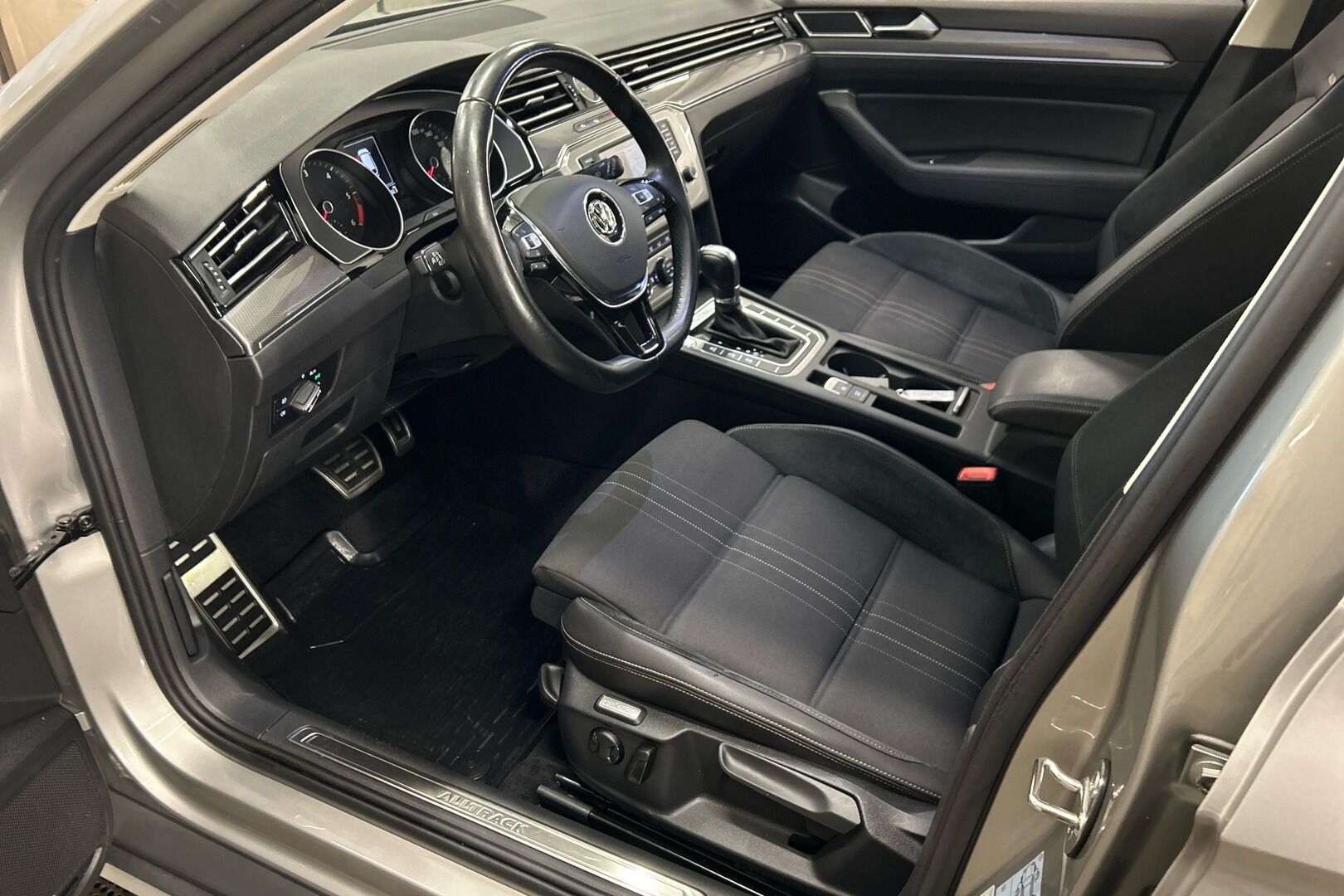 Volkswagen Passat iso kuva 8