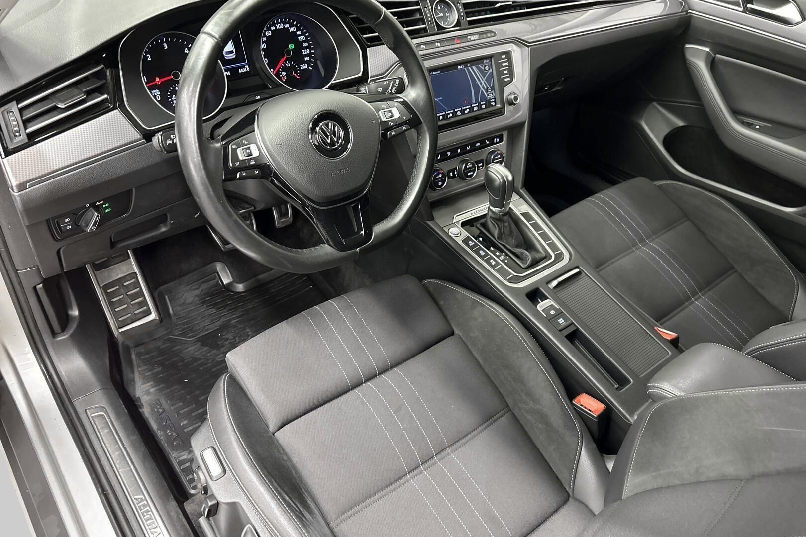 Volkswagen Passat iso kuva 9
