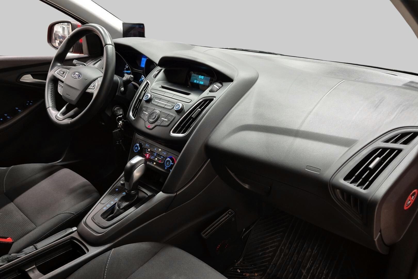 Ford Focus iso kuva 4