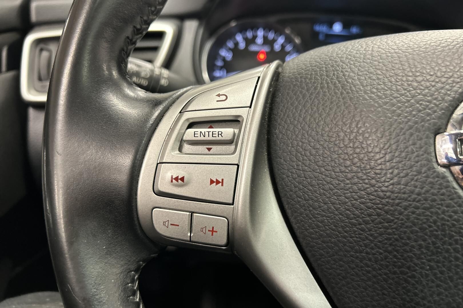 Nissan Qashqai iso kuva 8