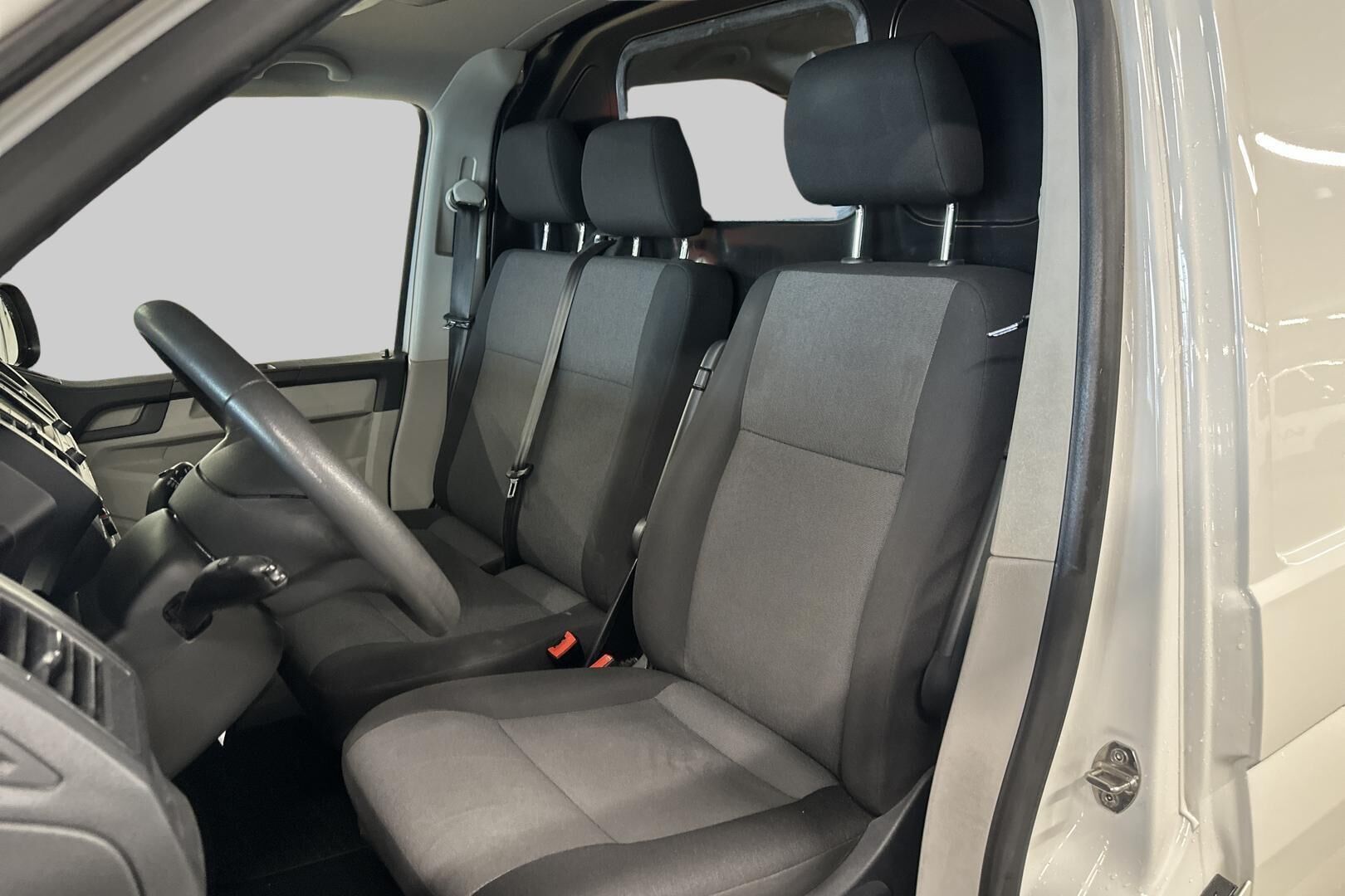 Volkswagen Transporter iso kuva 10