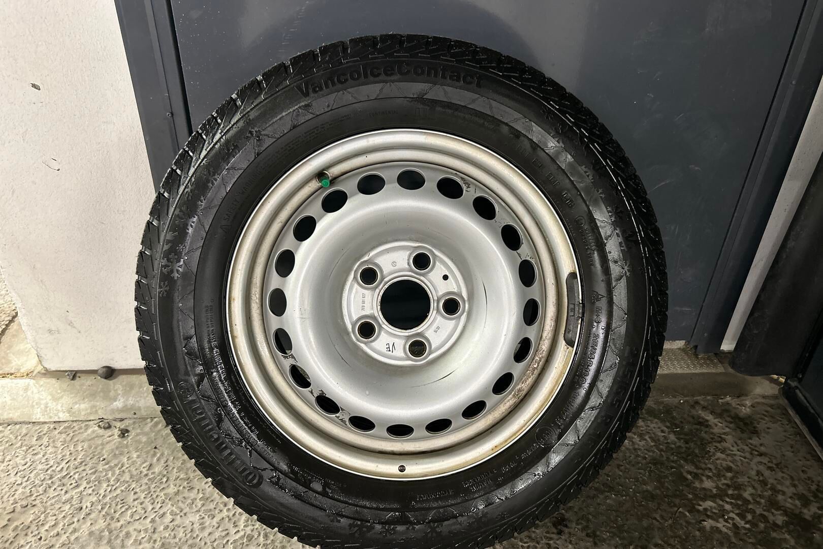 Volkswagen Transporter iso kuva 14