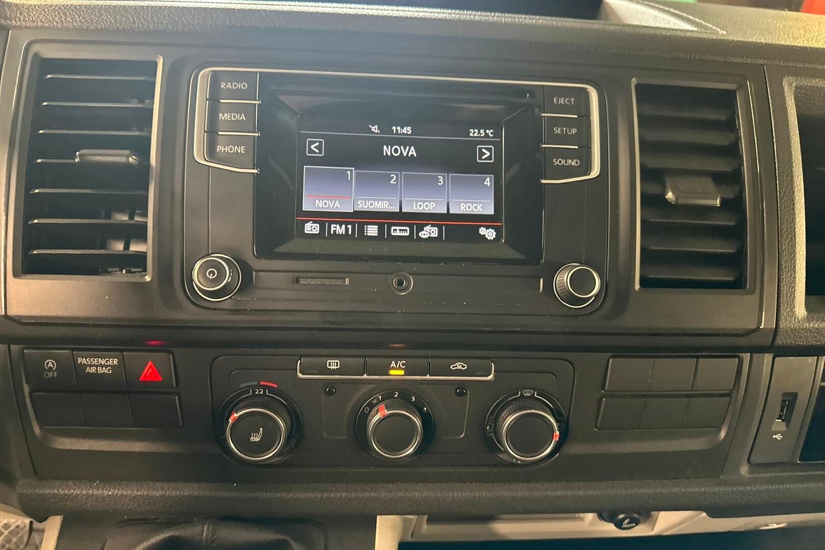 Volkswagen Transporter iso kuva 23