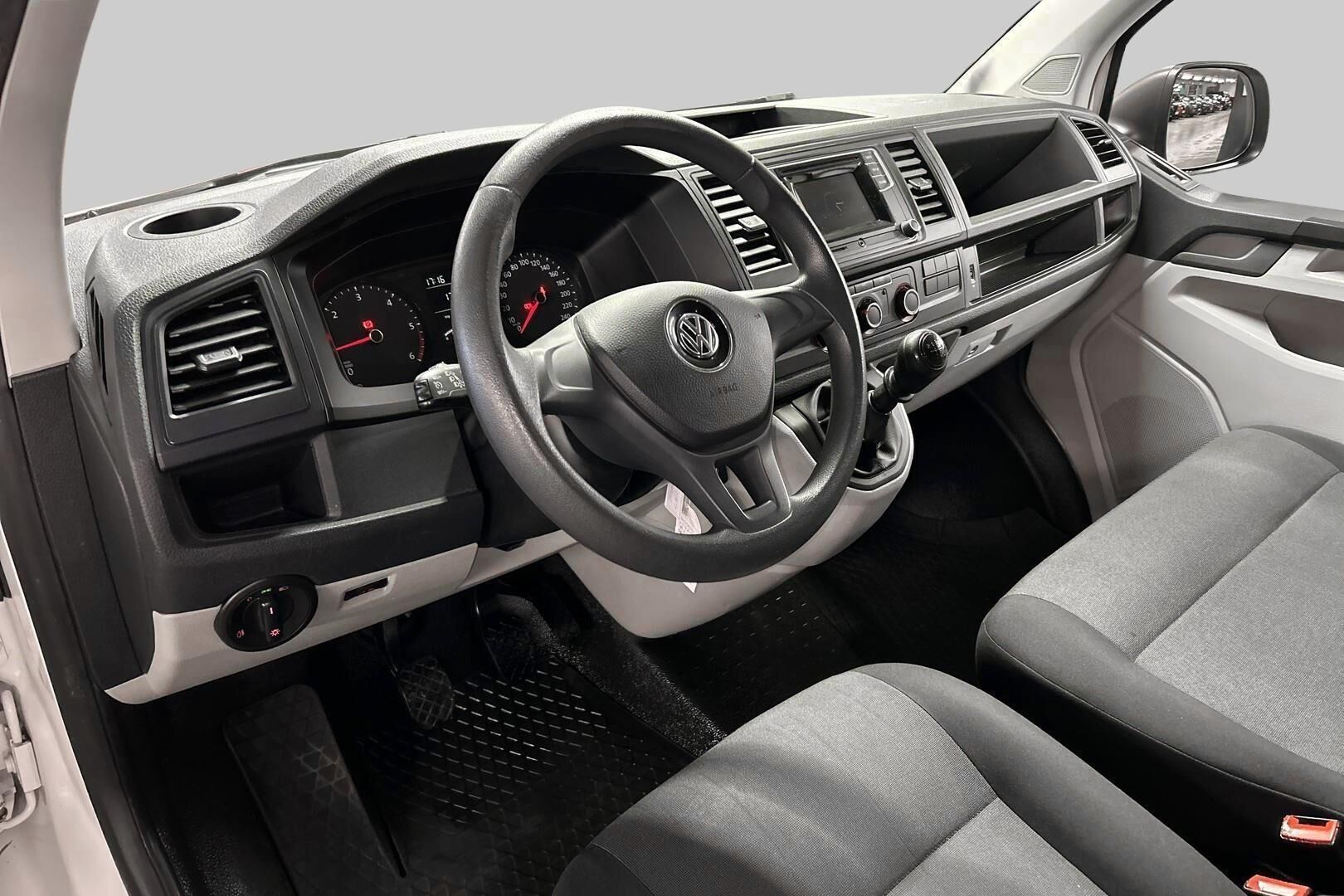 Volkswagen Transporter iso kuva 9