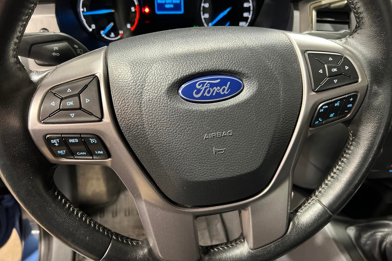 Ford Ranger iso kuva 16