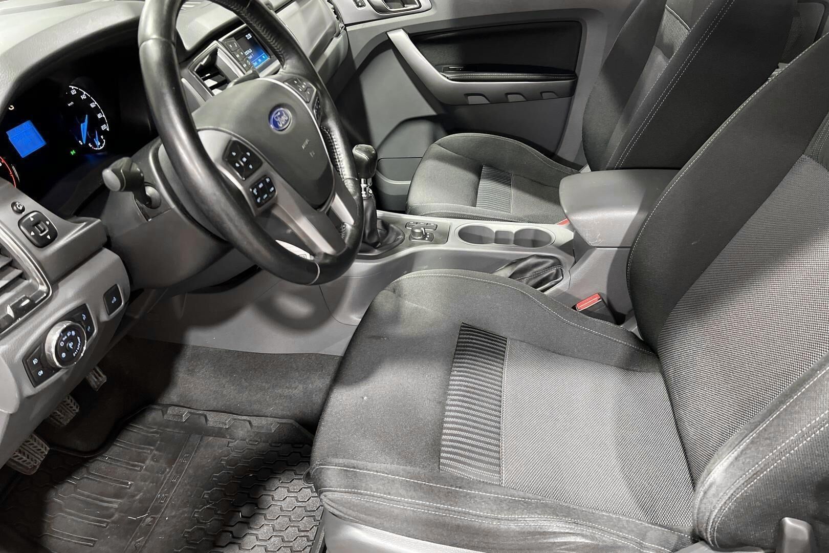 Ford Ranger iso kuva 9