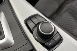 BMW 3-SARJA esikatselu 18