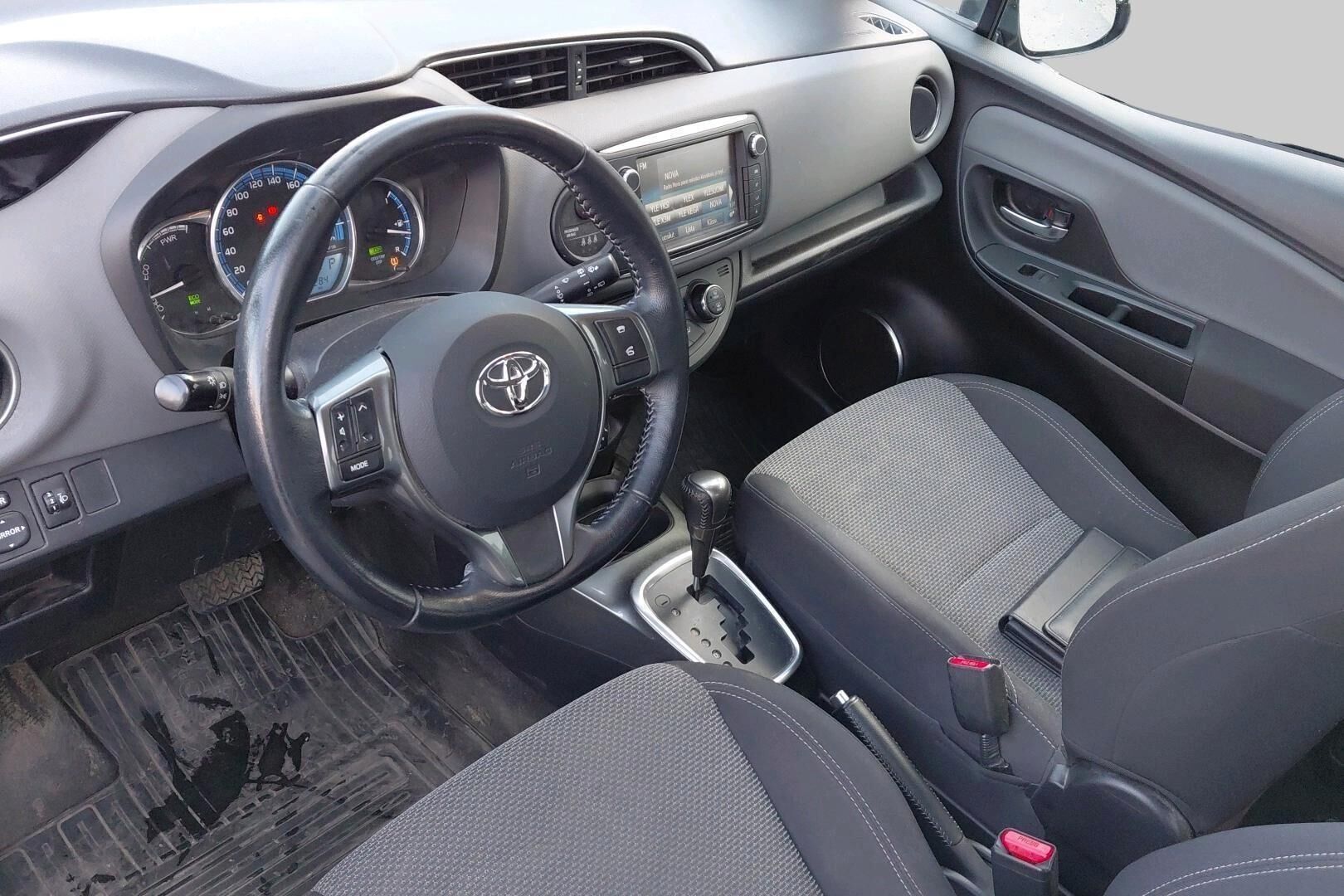 Toyota Yaris iso kuva 2