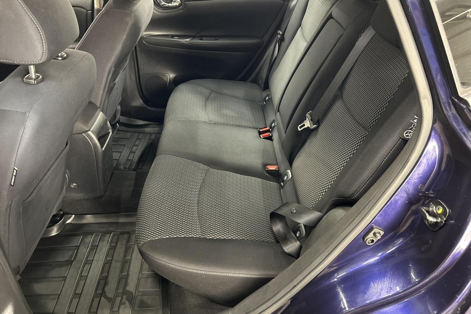 Nissan Pulsar iso kuva 10