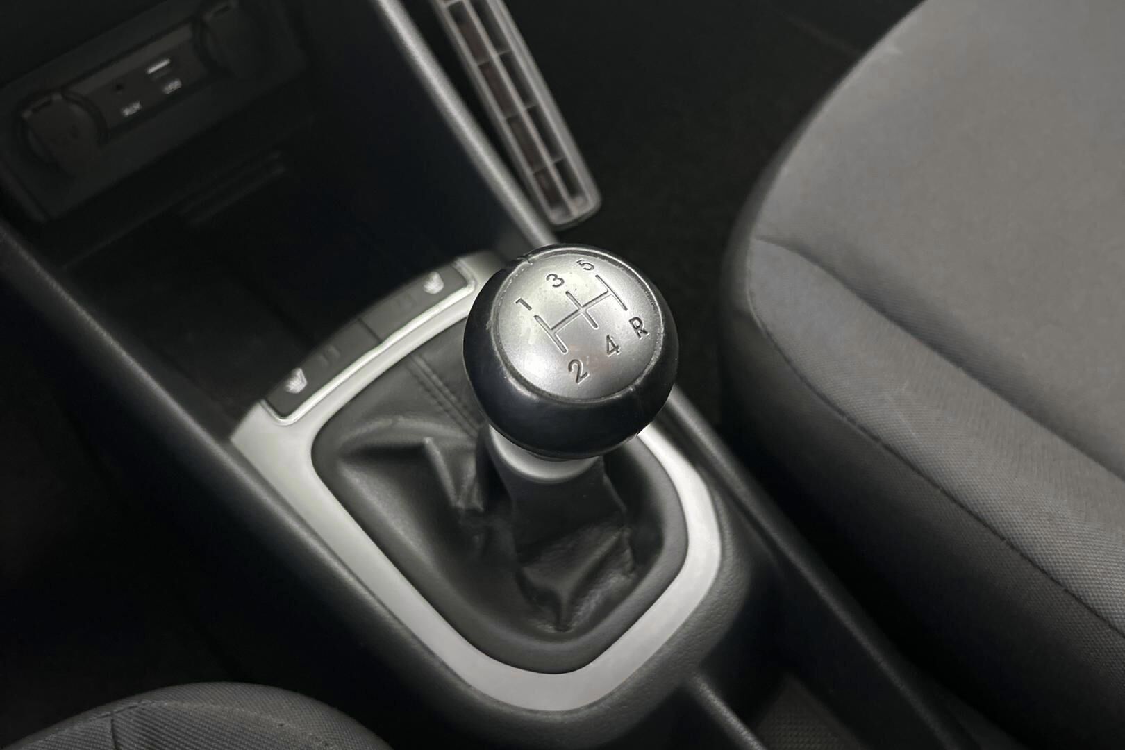 Kia Rio iso kuva 18