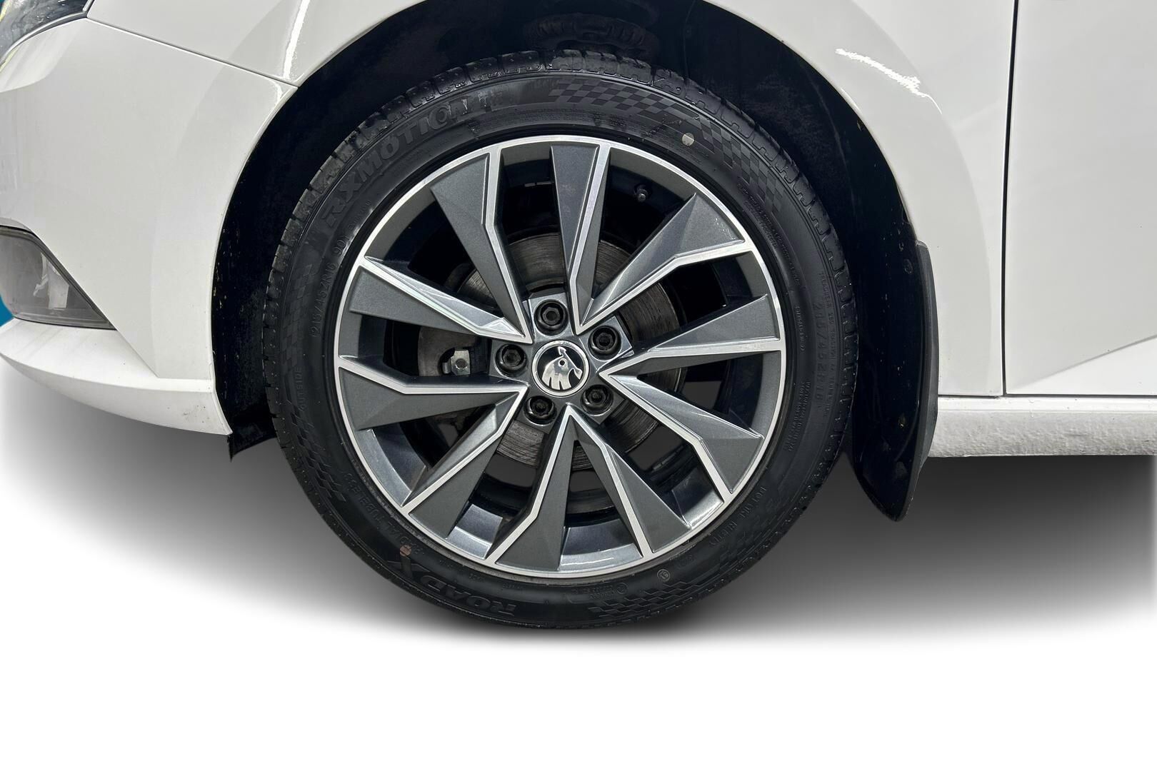 Skoda Fabia iso kuva 17