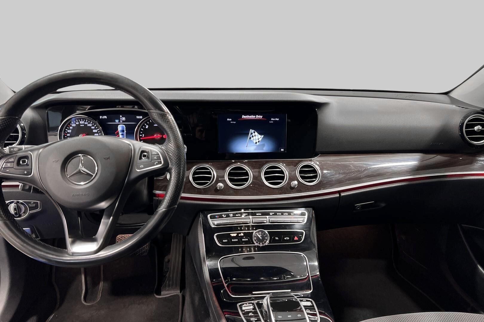 MERCEDES-BENZ E iso kuva 8